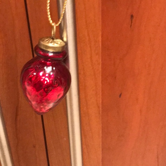 Set of 3 glass ornaments. - Picture 4 of 4